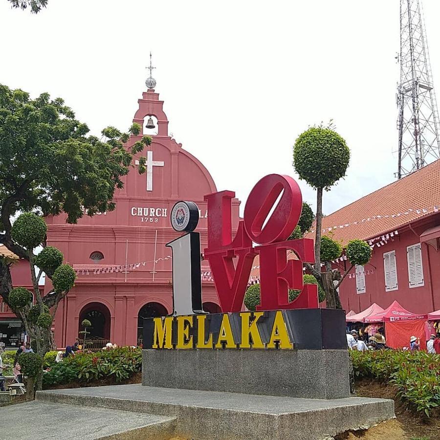 Alimama Guesthouse Melaka With Balcony Exterior photo