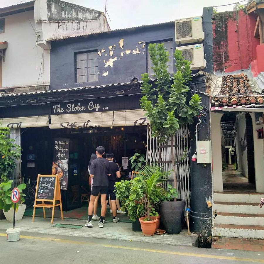 Alimama Guesthouse Melaka With Balcony Exterior photo